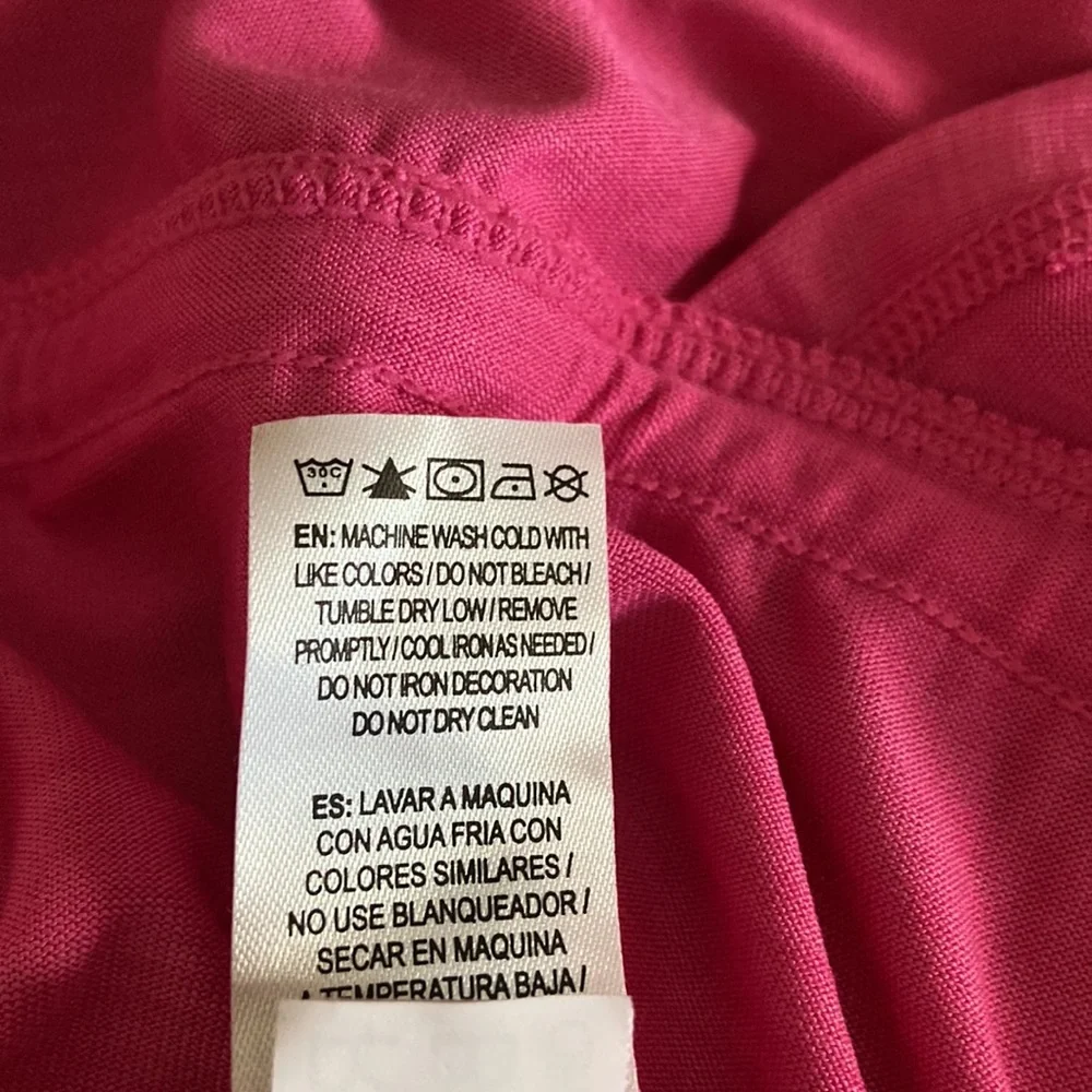 NWT- Pink Reebok runners top.  Barbiecore Vibes!  Slim Fit. Women’s size S. - Picture 14 of 14